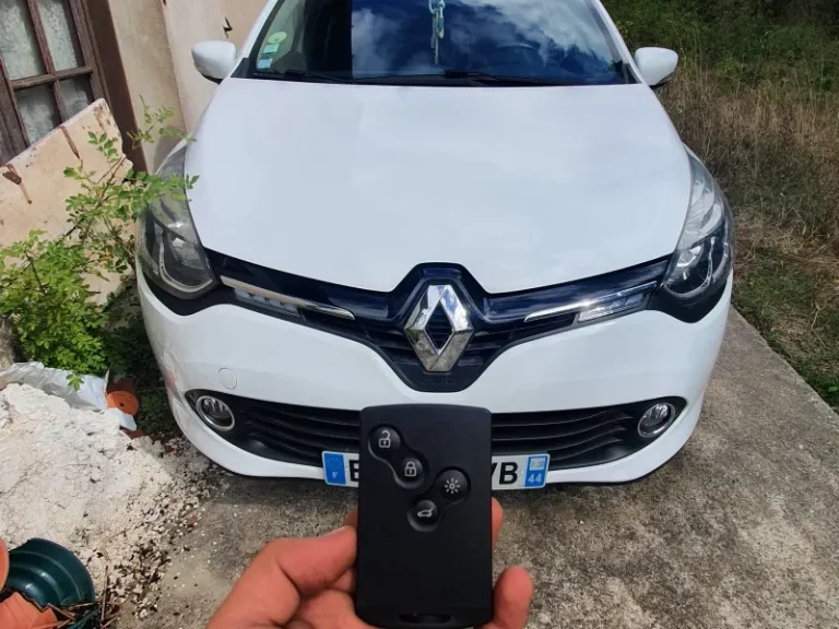Renault Clio 4 · perte totale de carte par LT Key Services
